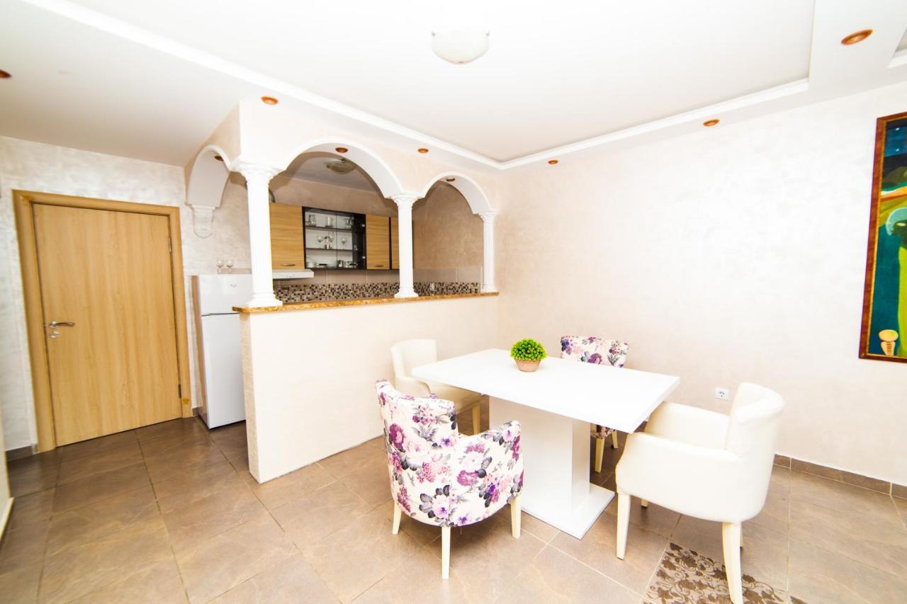 Apartment Family Rafailovici - Free Parking